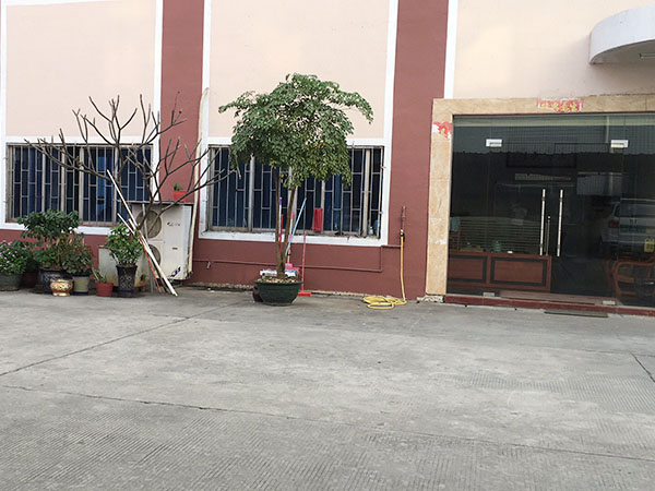 车间大门